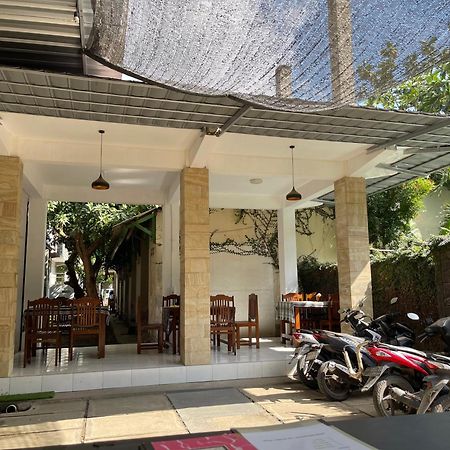 Tri Putri Homestay Kuta  Экстерьер фото