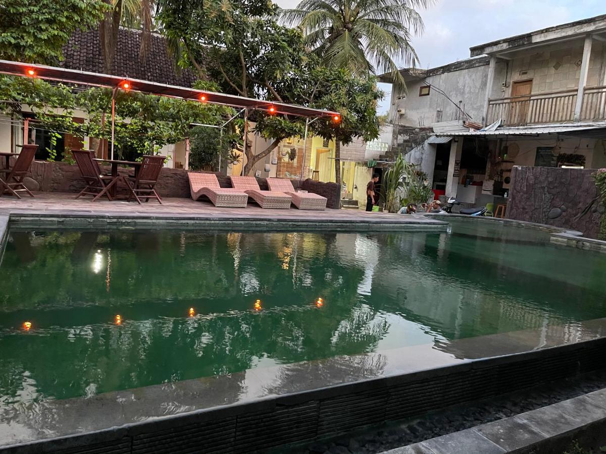Tri Putri Homestay Kuta  Экстерьер фото