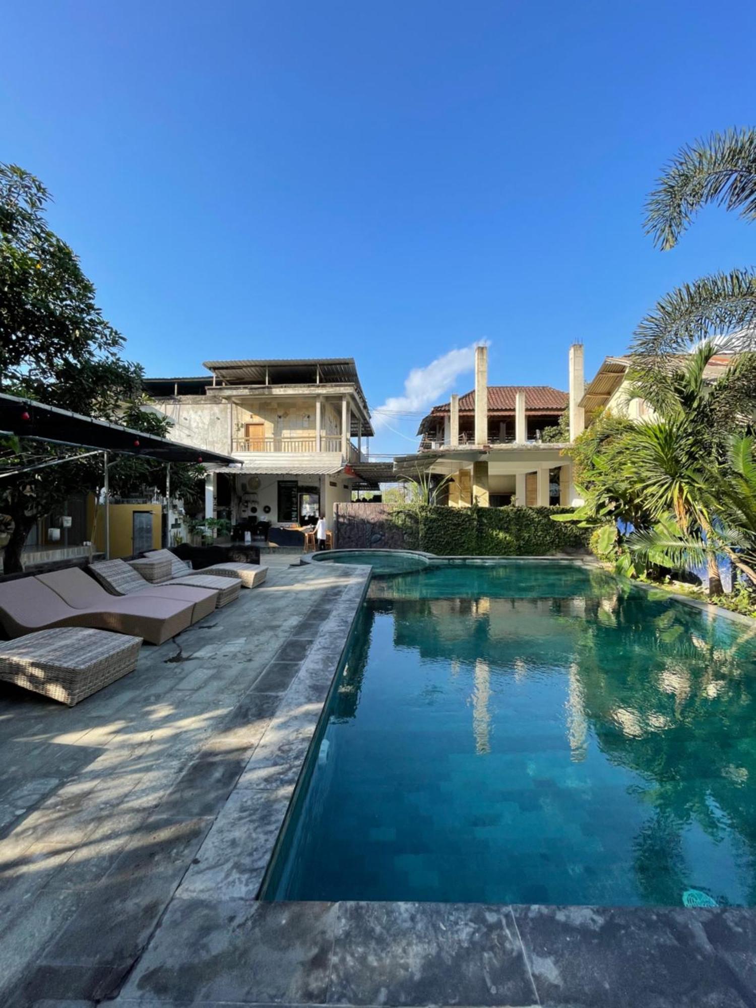Tri Putri Homestay Kuta  Экстерьер фото