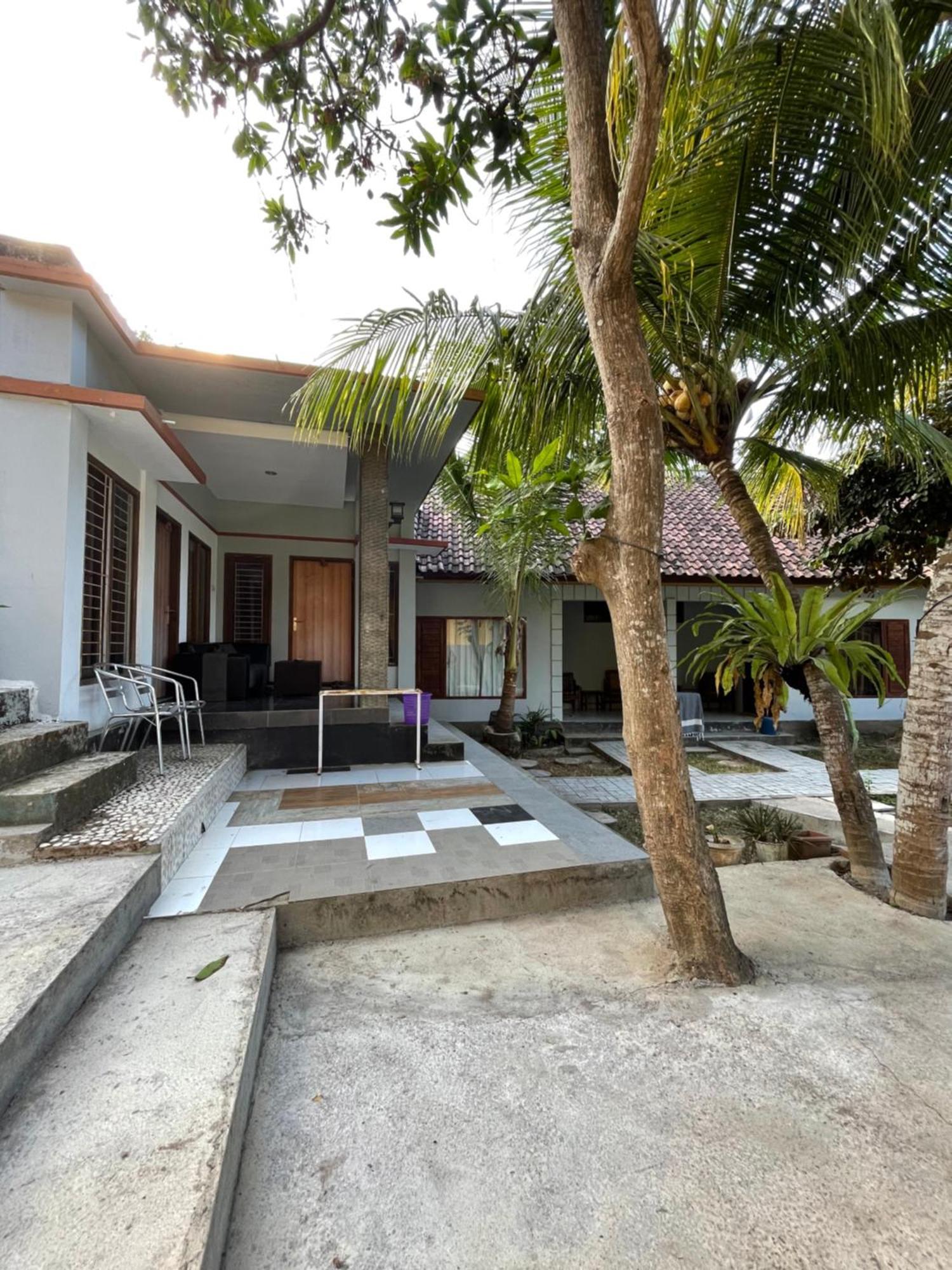 Tri Putri Homestay Kuta  Экстерьер фото
