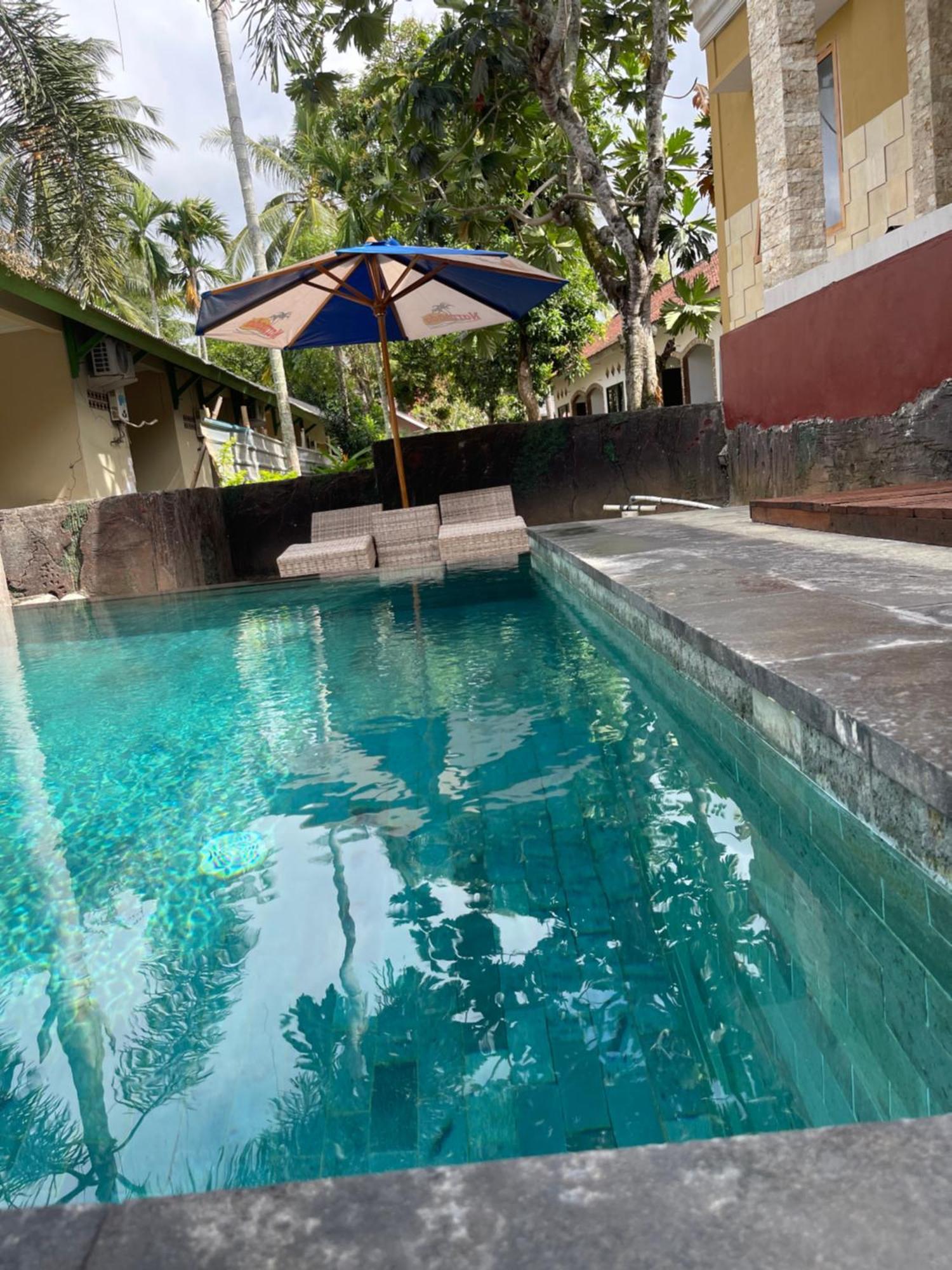 Tri Putri Homestay Kuta  Экстерьер фото
