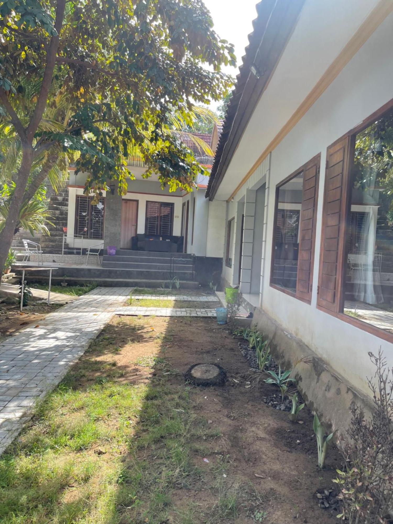 Tri Putri Homestay Kuta  Экстерьер фото
