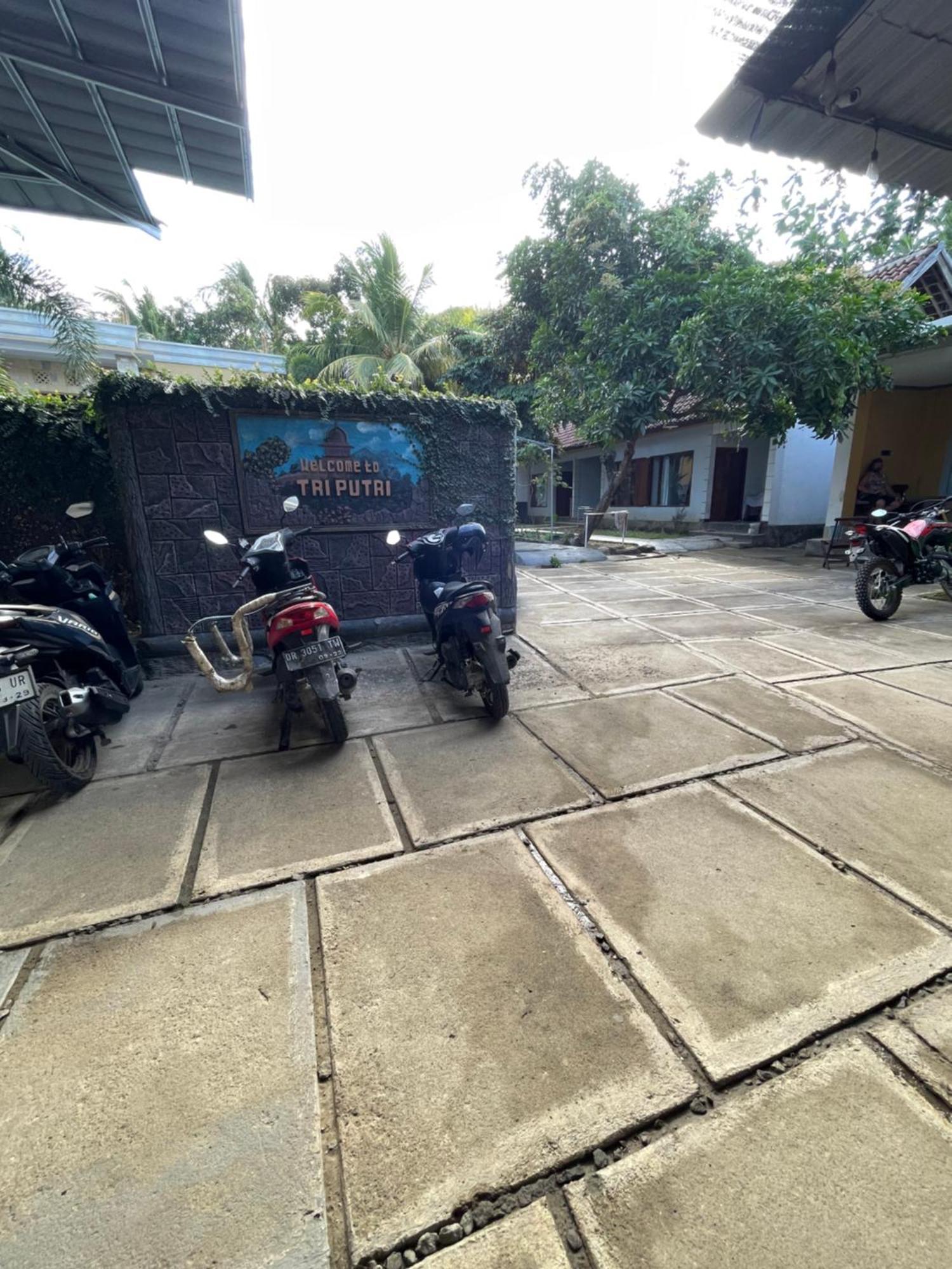 Tri Putri Homestay Kuta  Экстерьер фото