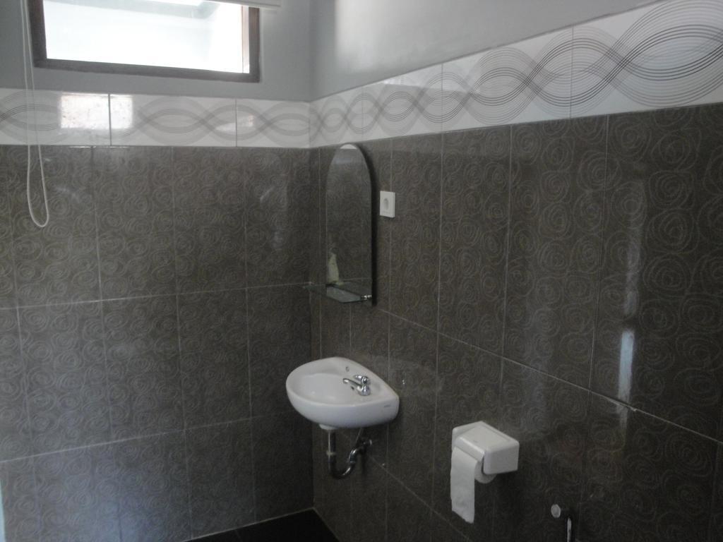 Tri Putri Homestay Kuta  Экстерьер фото