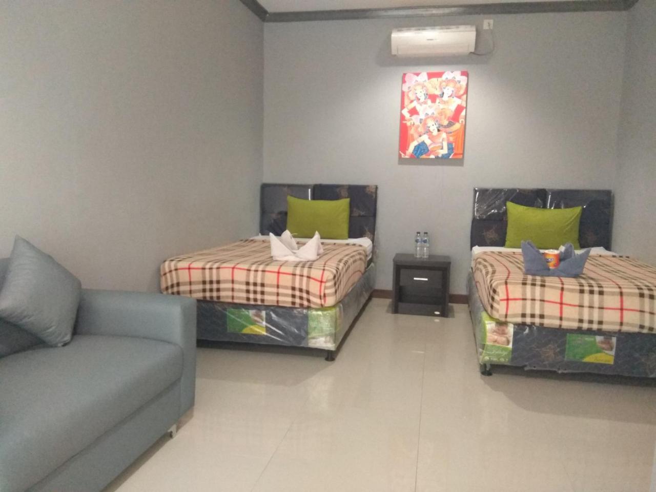 Tri Putri Homestay Kuta  Экстерьер фото