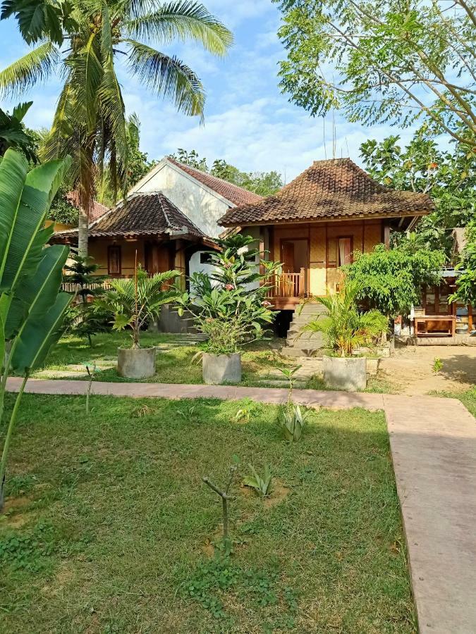 Tri Putri Homestay Kuta  Экстерьер фото